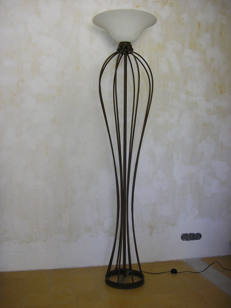 Lampadaire M�tallique 500 N�mes (30)