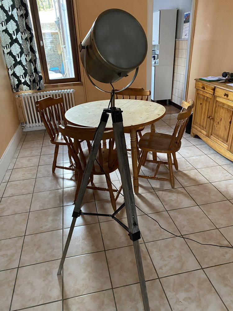 Lampadaire de salon avec pied en acier 20 Saint-Quentin (02)