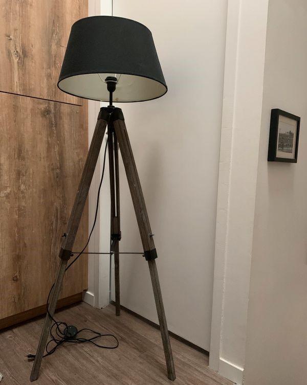 Lampadaire tr�pied 15 Paris 11 (75)