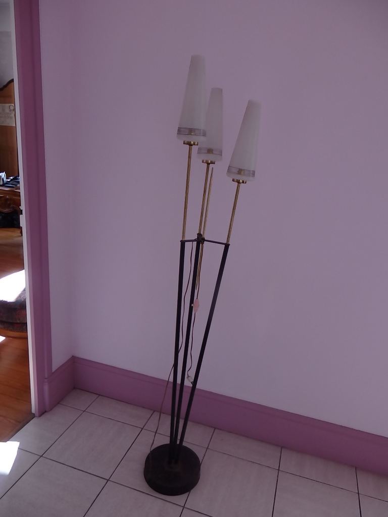 Lampadaire Triple Noir avec Abat-jour Blancs 100 Andr�zieux-Bouth�on (42)