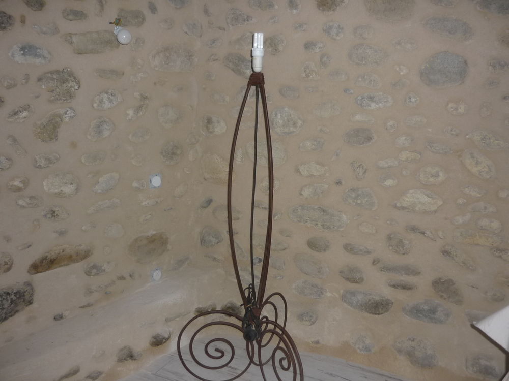 LAMPADAIRE EN FER VIEILLI
20 N�fiach (66)