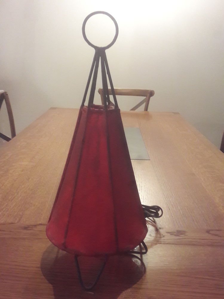 Lampe d'ambiance design en fer forg� forme tipi 7 Amilly (45)