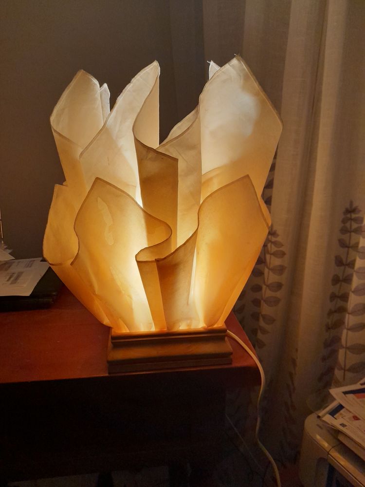 Lampe d'ambiance en tissu raidi,tr�s d�corative, Vintage.
25 Guilvinec (29)