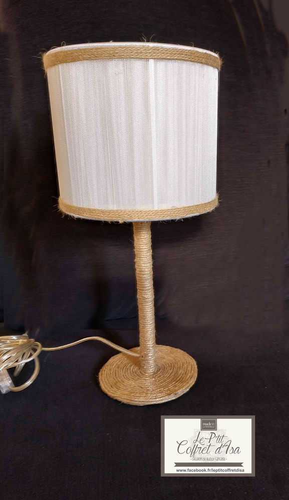 lampe avec corde et abat-jour en tissu blanc Décoration