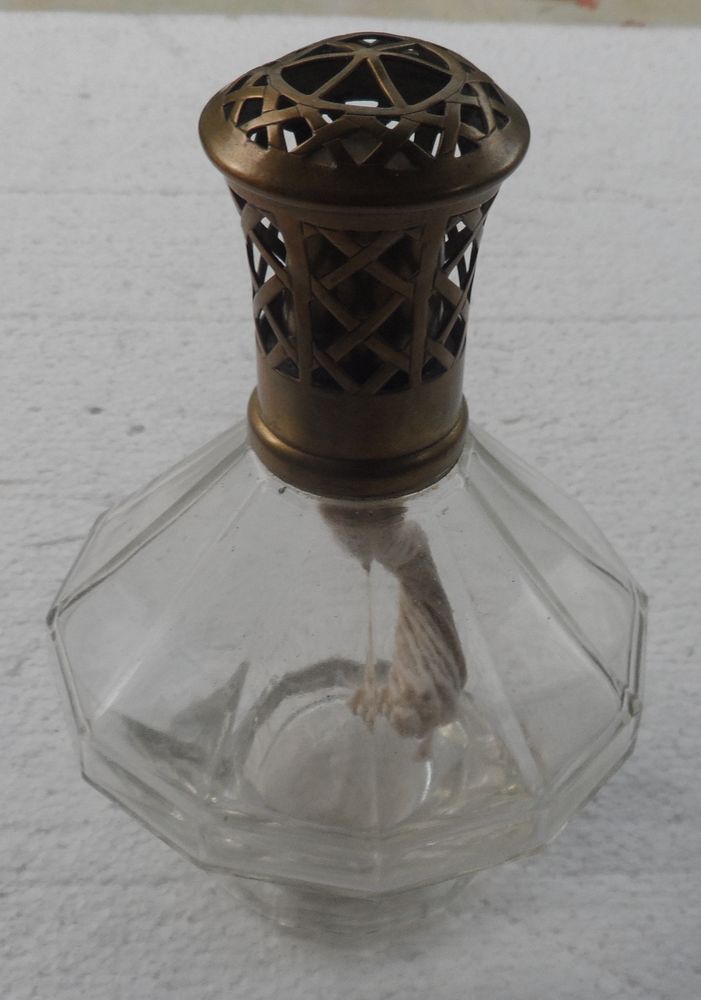 Lampe Berger - diffuseur de parfum à catalyse - douze côtés  125 Castries (34)