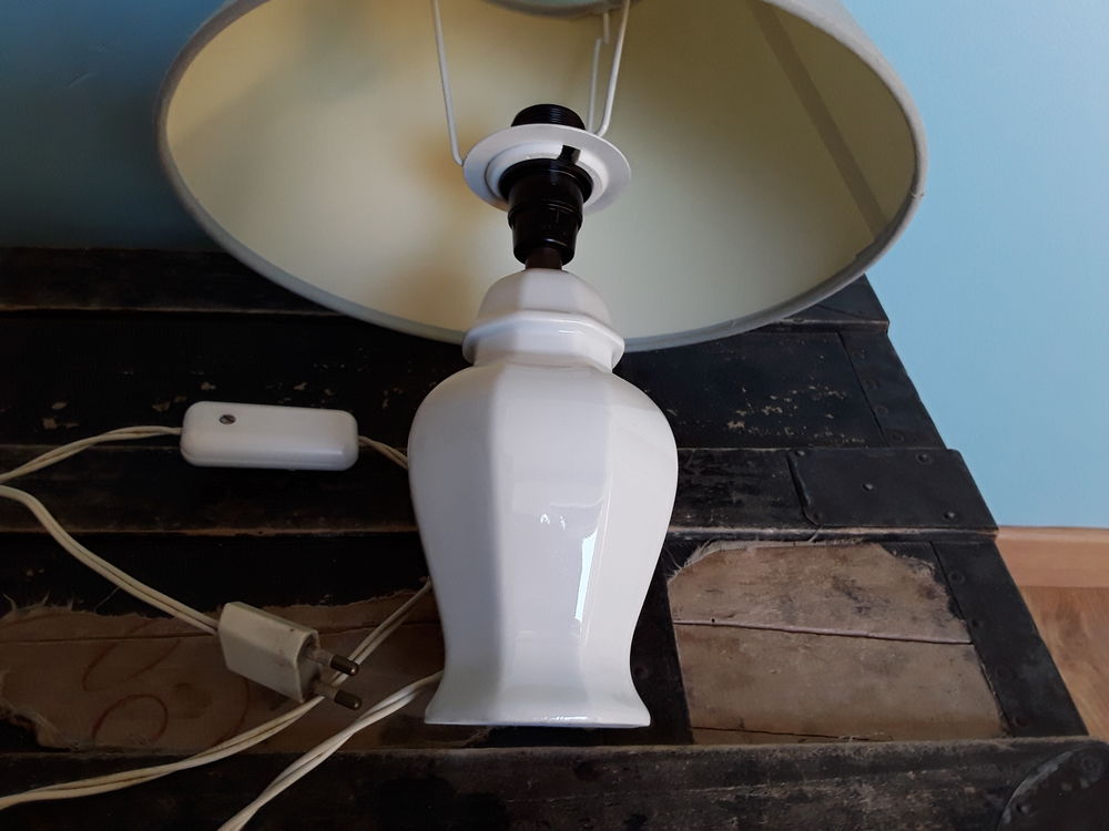 Lampe de bureau ou de chevet blanc et bleu 12 Gometz-la-Ville (91)