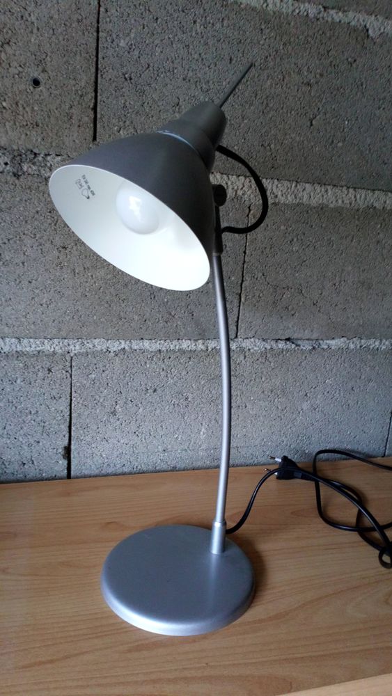 Lampe de bureau m�tal vintage grise
0 Ferri�res-en-G�tinais (45)