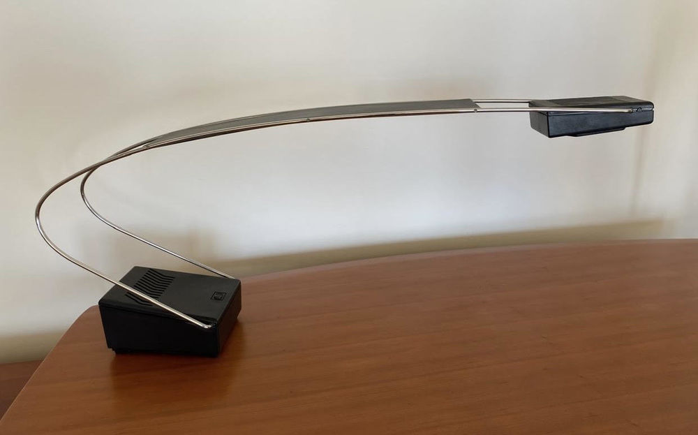 une lampe de bureau noir et acier chrom� 100 Saint-Denis (97)