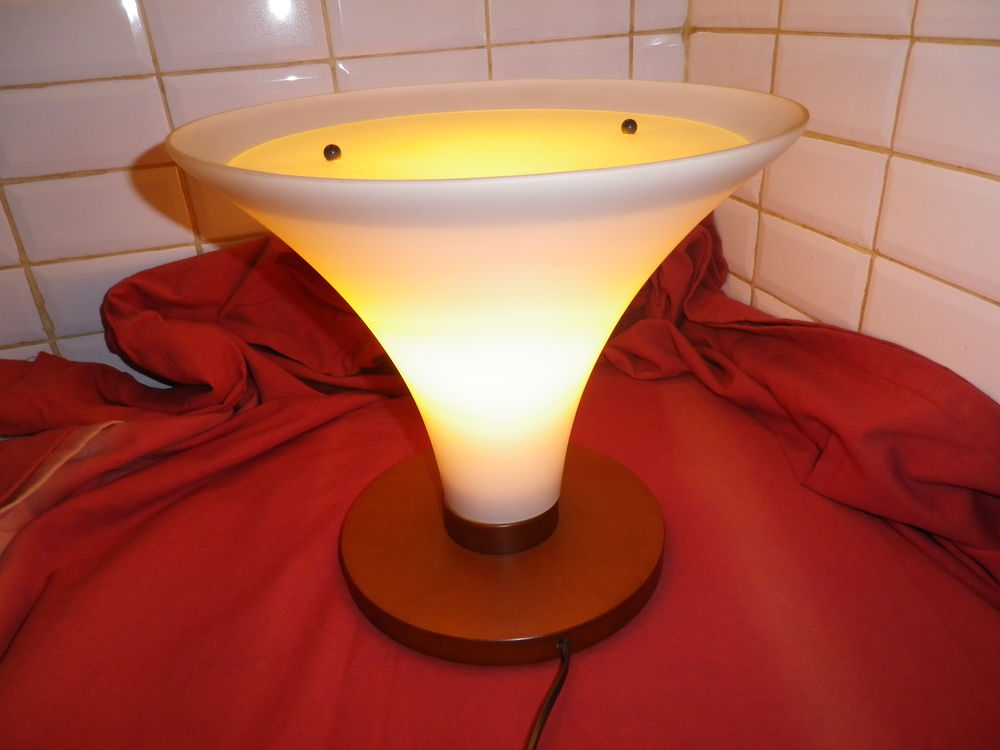 Lampe de bureau tulipe art d�co en opaline ou verre 120 Fontenay-le-Fleury (78)