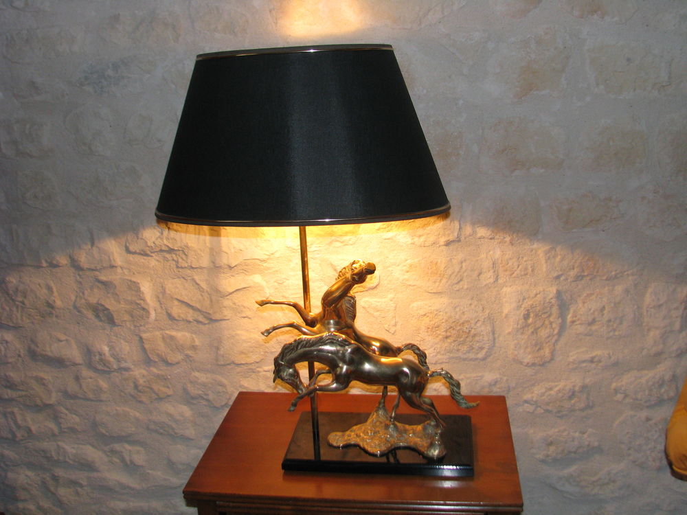 Lampe cheval en laiton 850 Loudun (86)