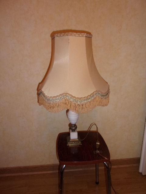 Lampe de chevet ou de bureau pied en alb�tre 20 Beauvais (60)