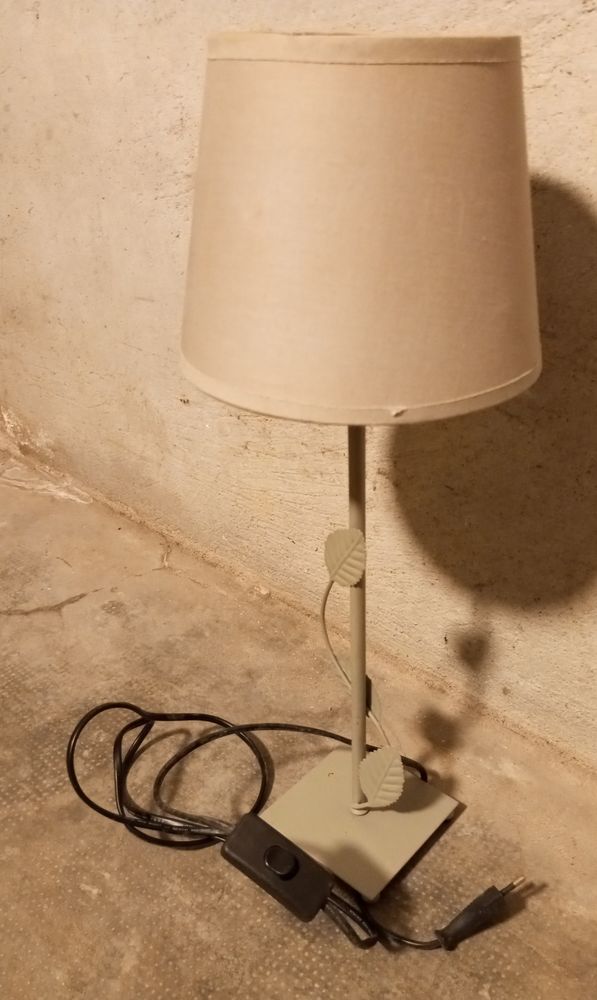 Lampe de chevet, bureau 3 Toul (54)