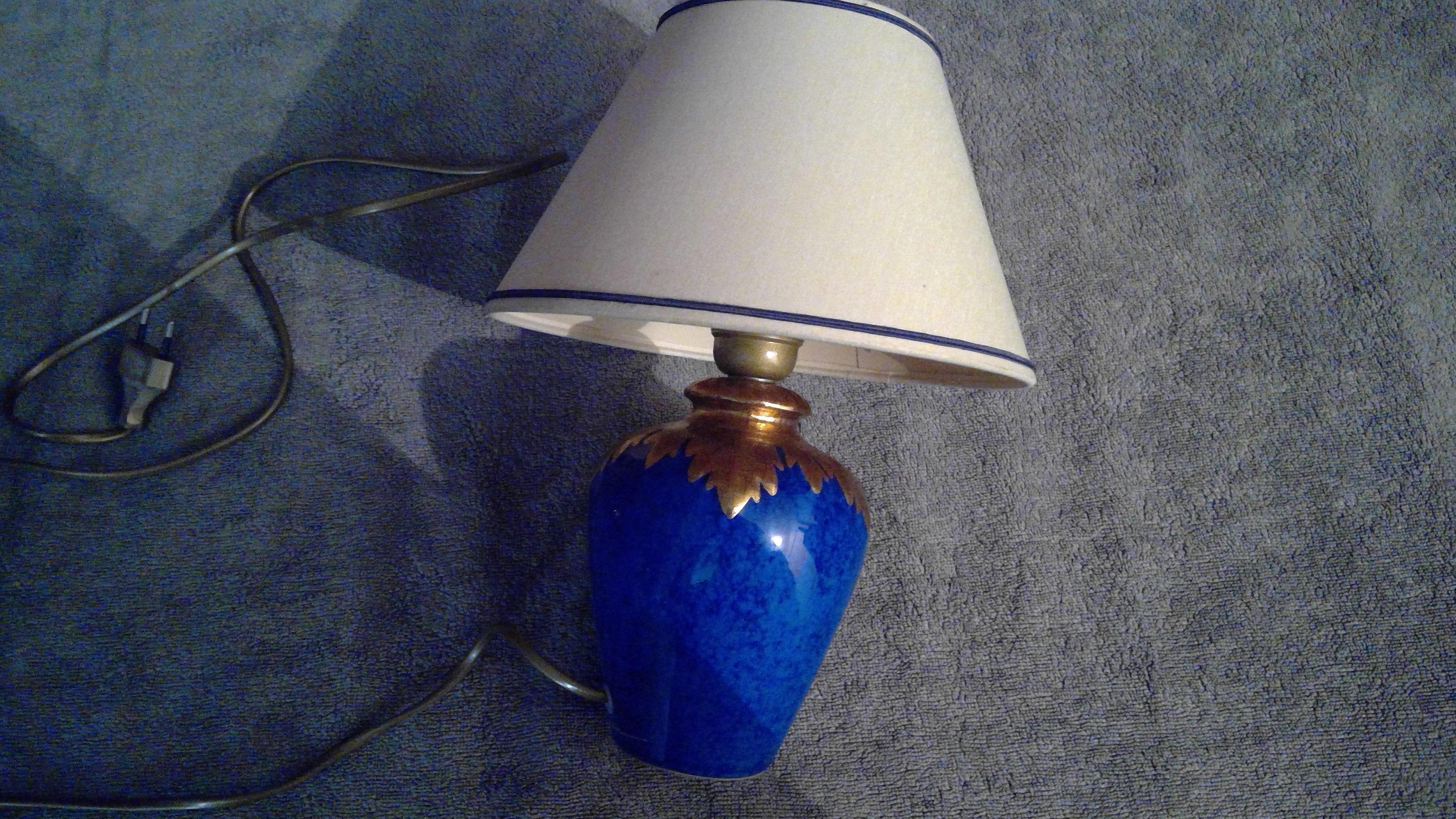 LAMPE DE CHEVET L. DRIMMER
BLEU ET OR
HAUTEUR 32 CM ENVIRON 150 Triel-sur-Seine (78)