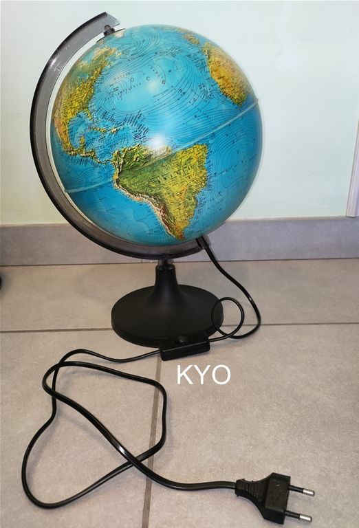 Lampe de chevet globe terrestre carte monde lumi�re rond 19 Foncine-le-Haut (39)