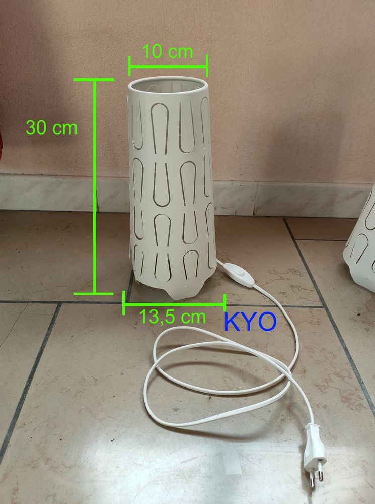 Lampe chevet � poser, abat-jour ajour� blanc m�tal cylindre 15 Foncine-le-Haut (39)