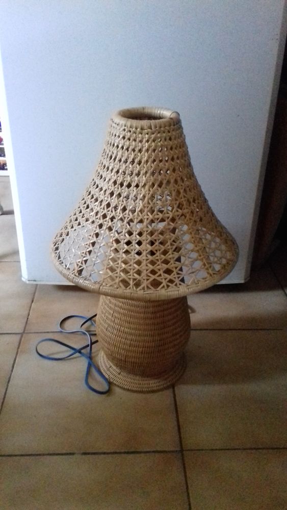 Lampe de chevet en rotin/osier
50 Sept�mes-les-Vallons (13)