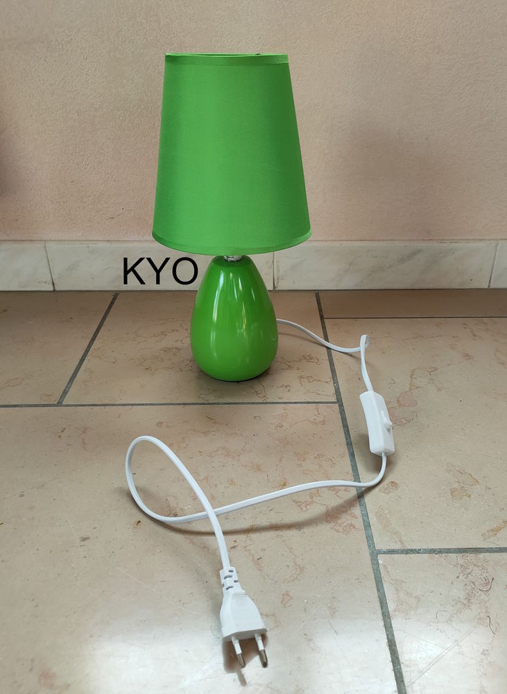 Lampe chevet vert conique cylindre rond design c�ramique 19 Foncine-le-Haut (39)