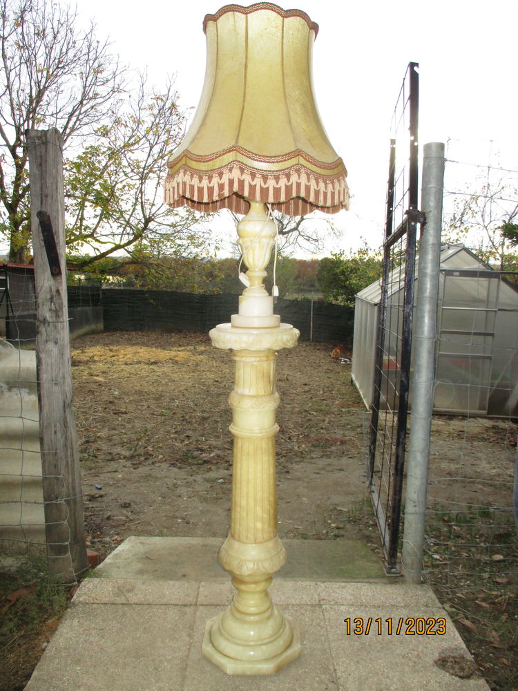 LAMPE ET COLONNE EN ALBATRE 40 Castelnau-d'Estr�tefonds (31)