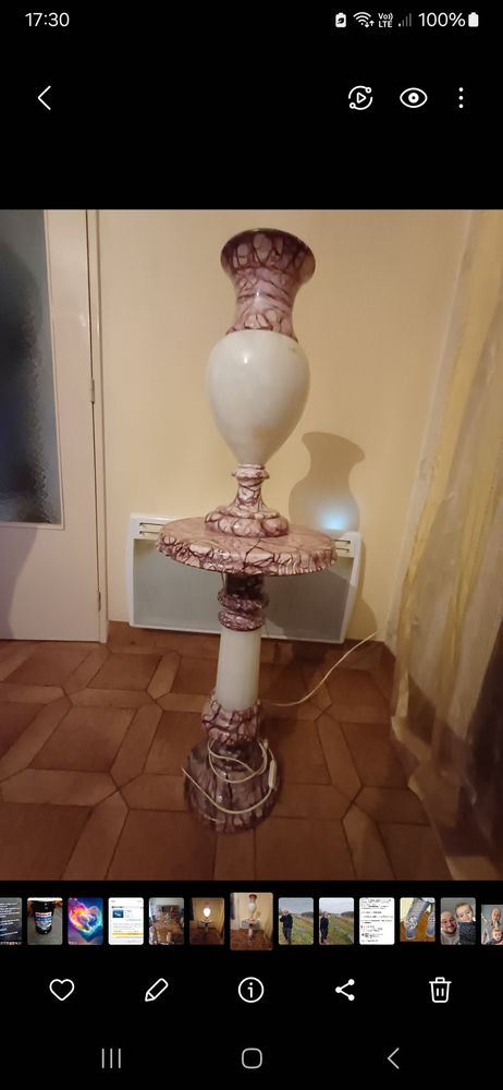 Lampe et colonne avec lumi�re en marbre 150 Jonage (69)