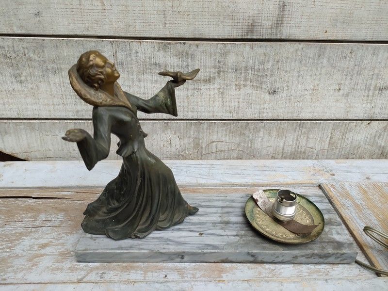 Lampe Art D�co Sculpture Femme avec Oiseau 38 Loches (37)
