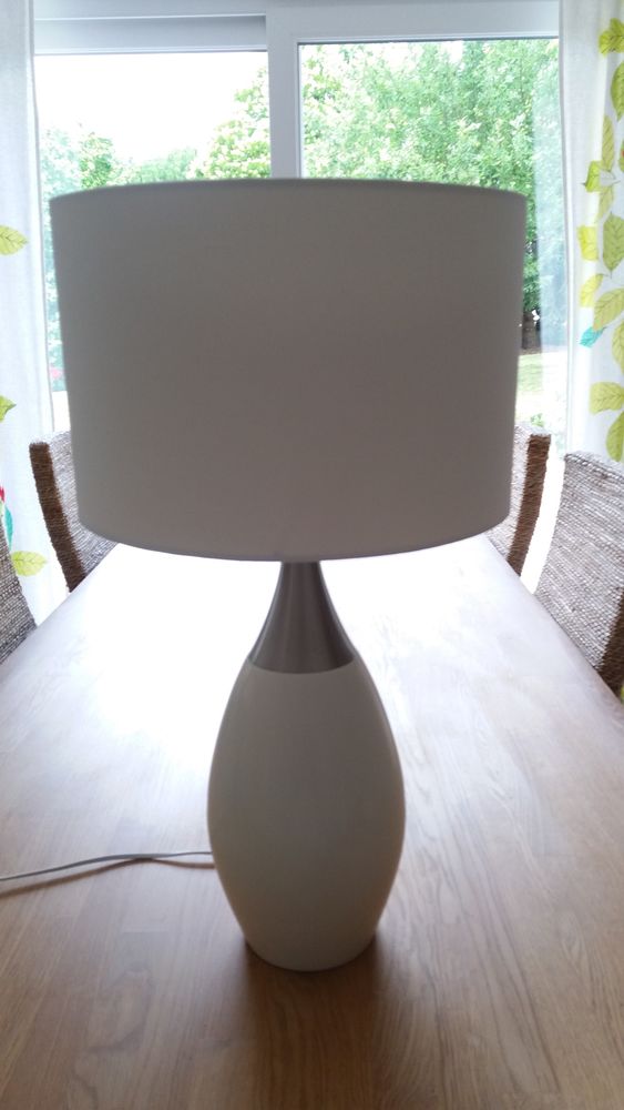 Lampe design blanc et métal