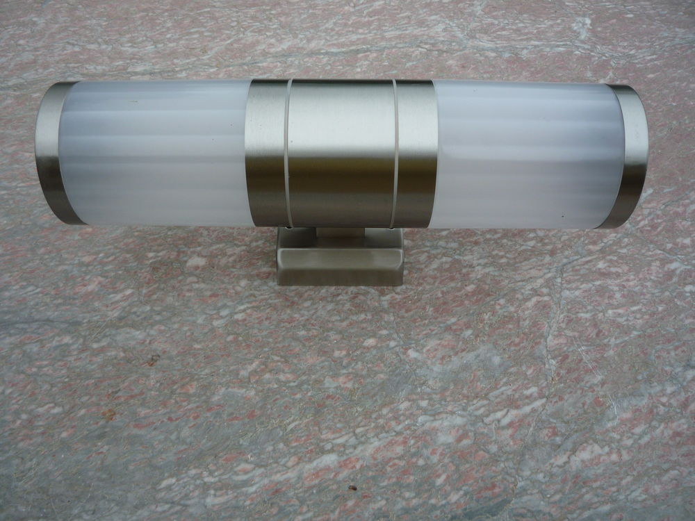 Lampe design ext�rieur/int�rieur
38cm
diam�tre 10cm 15 Castres (81)