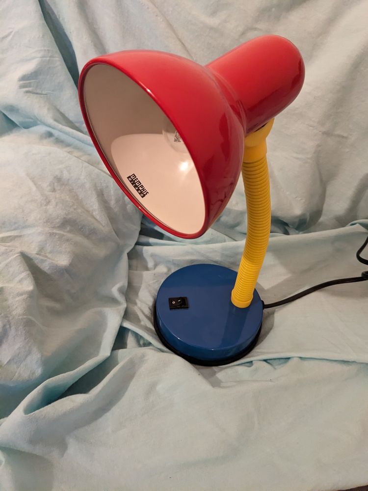 Lampe design MEMPHIS couleurs primaire en parfait �tat.
Memp 45 Marseille 13 (13)