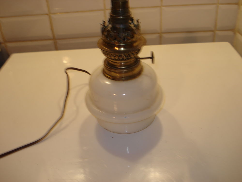 lampe �lectrique style � p�trole 50 Fontenay-le-Fleury (78)