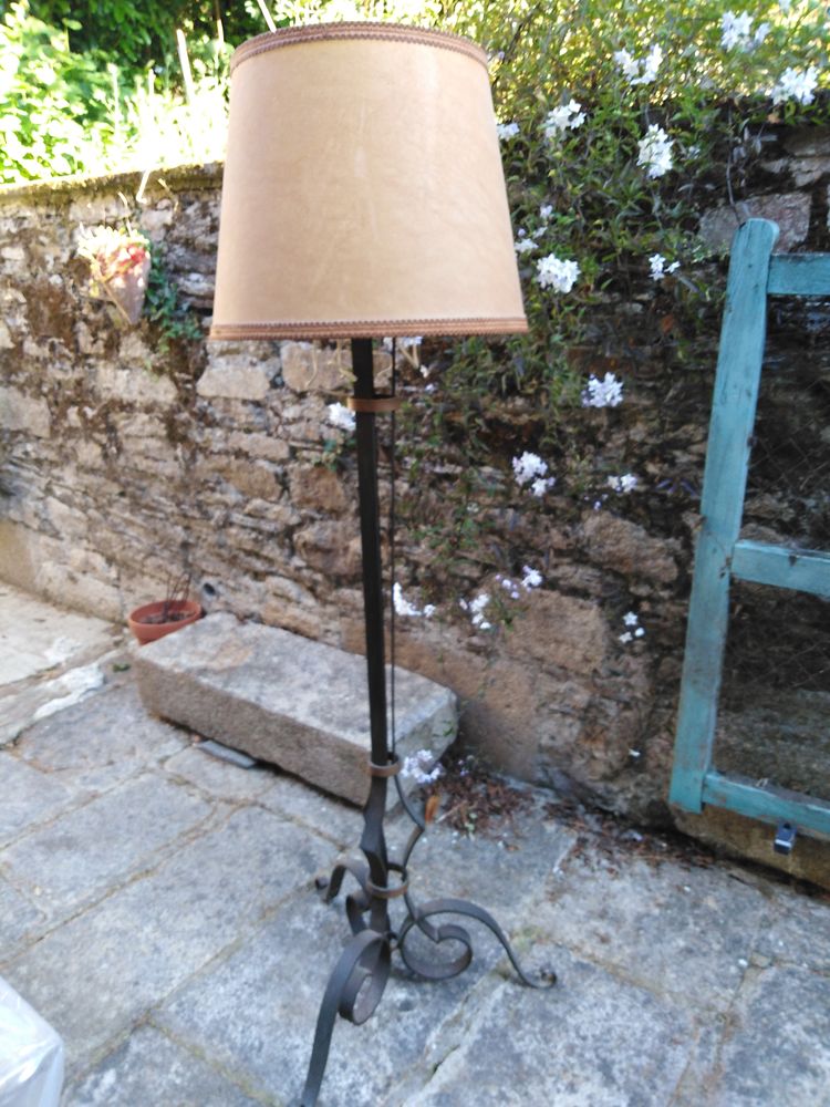 Lampe en fer forg� 135 Guillac (56)