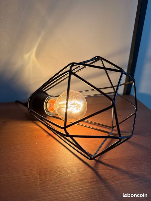Lampe forme diamant avec ampoule � filament 40 Villeurbanne (69)