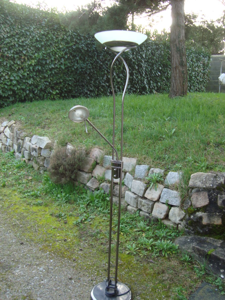 Lampe halog�ne ancienne ,avec loupe 18 Villev�que (49)