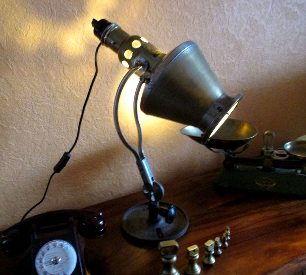 Lampe G.m.B Hanau Bauhaus (Troc possible, base 95 euros) 125 Saint-�lix-le-Ch�teau (31)