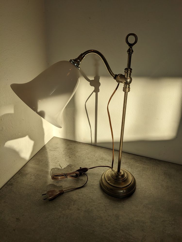 Lampe d'Horloger tulipe opaline d�but du si�cle dernier en t 65 Marseille 13 (13)