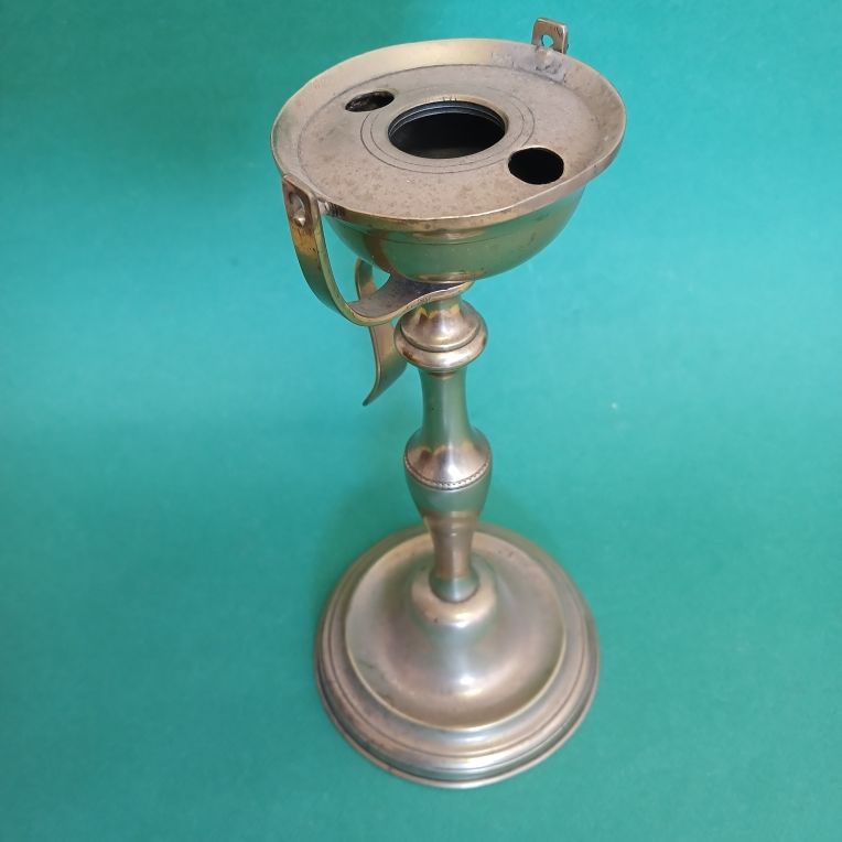 lampe � huile  � cardan  45 Vendeuvre-du-Poitou (86)