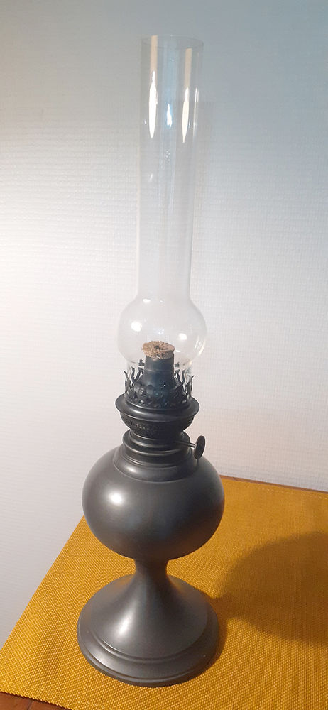 Lampe � huile enti�rement en �tain. Parfait �tat� 35 Meudon (92)