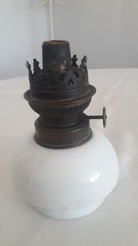 Lampe � huile porcelaine
15 Salon-de-Provence (13)