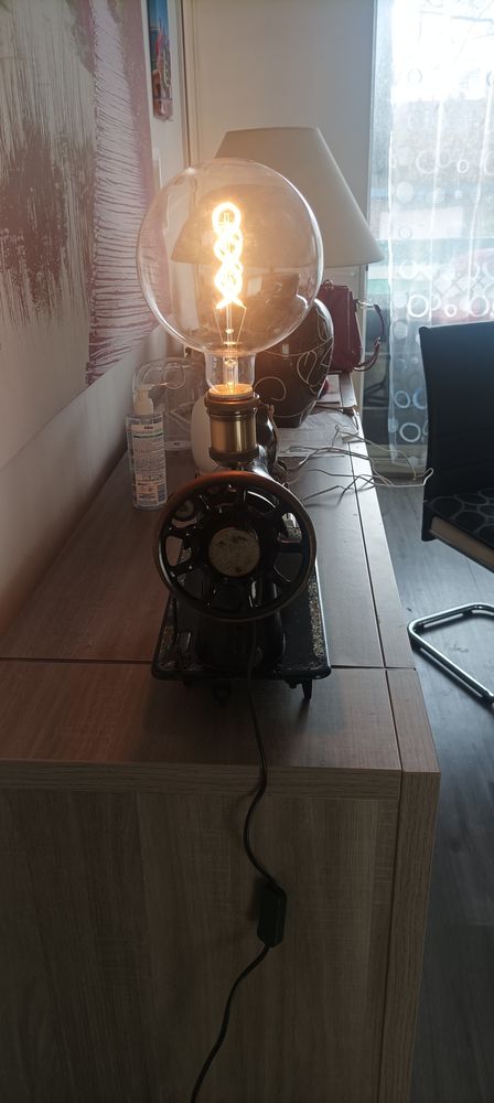 Lampe industrielle ancienne machine � coudre singer 50 Dunkerque (59)