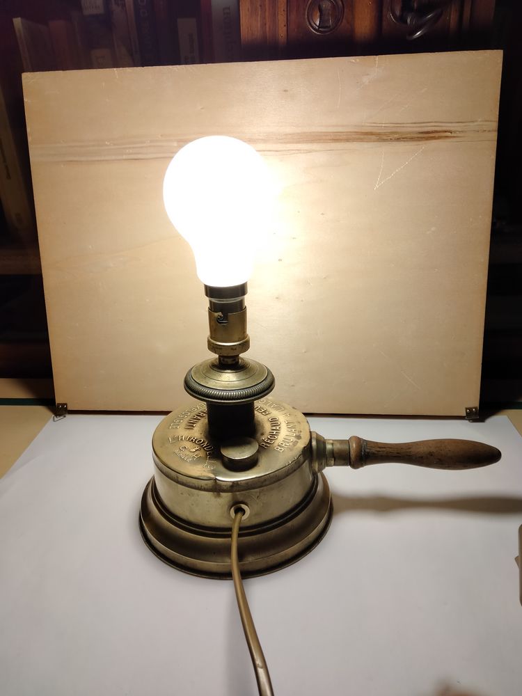 Lampe en laiton L'Hirondelle. 50 Vierzon (18)