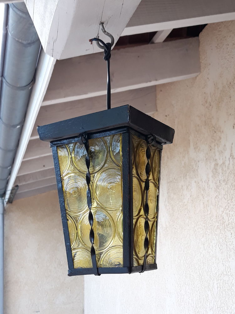 Lampe lanterne d ext�rieur en fer forg� avec vitres jaune 30 Bourg-l�s-Valence (26)
