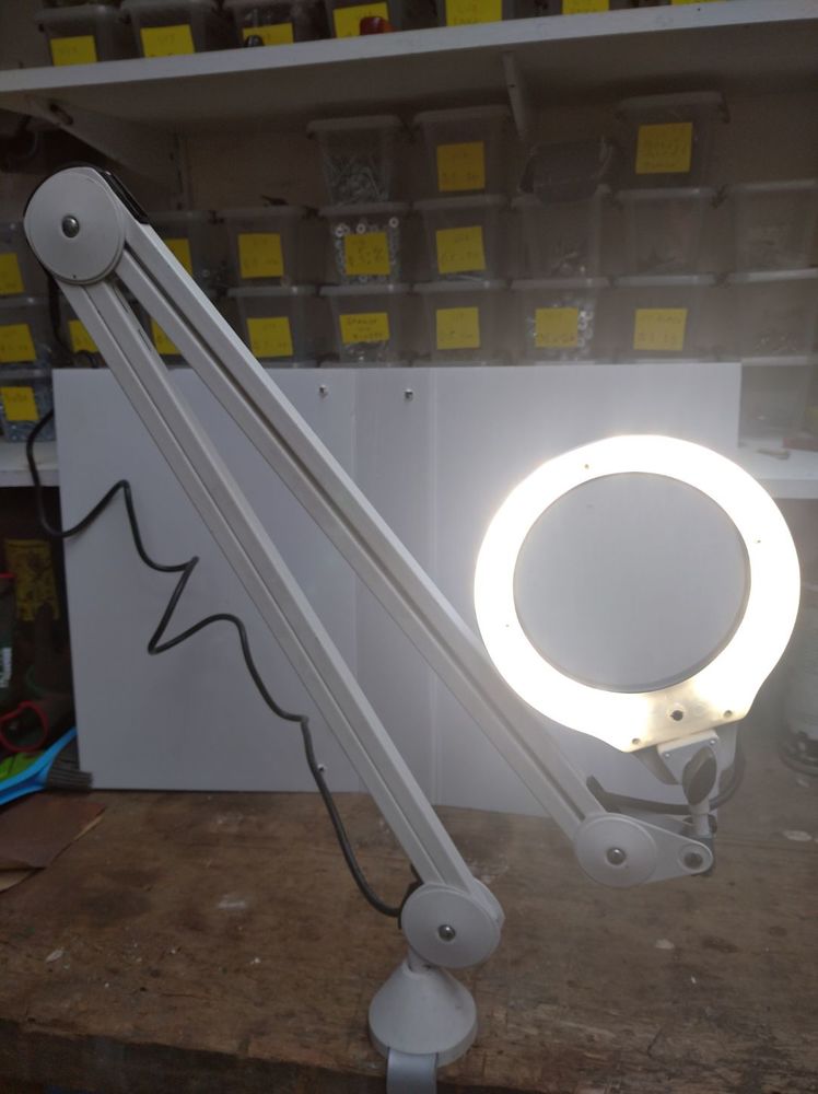 Lampe loupe 25 Calais (62)