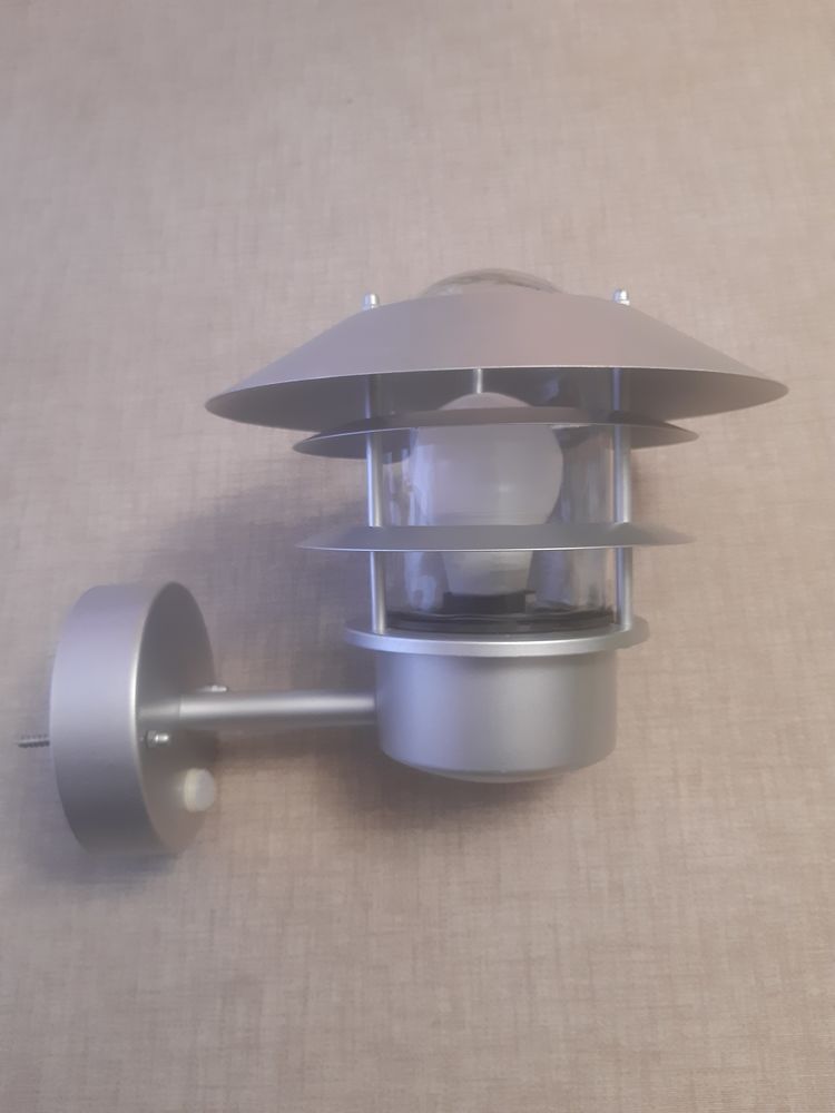 LAMPE MURALE EXTERIEURE AVEC DETECTEUR DE MOUVEMENT 30 Castelmayran (82)