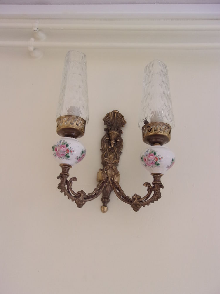 Lampe murale en laiton et verre et porcelaine 20 Charleville-M�zi�res (08)