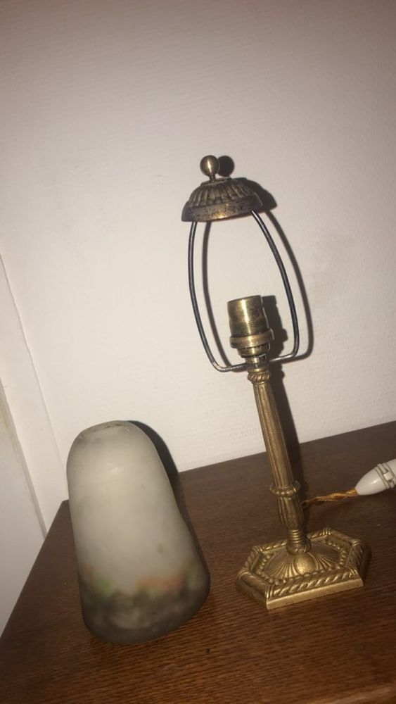 Lampe en pates de verre sign�  Muller fres Luneville> 150 Longwy (54)