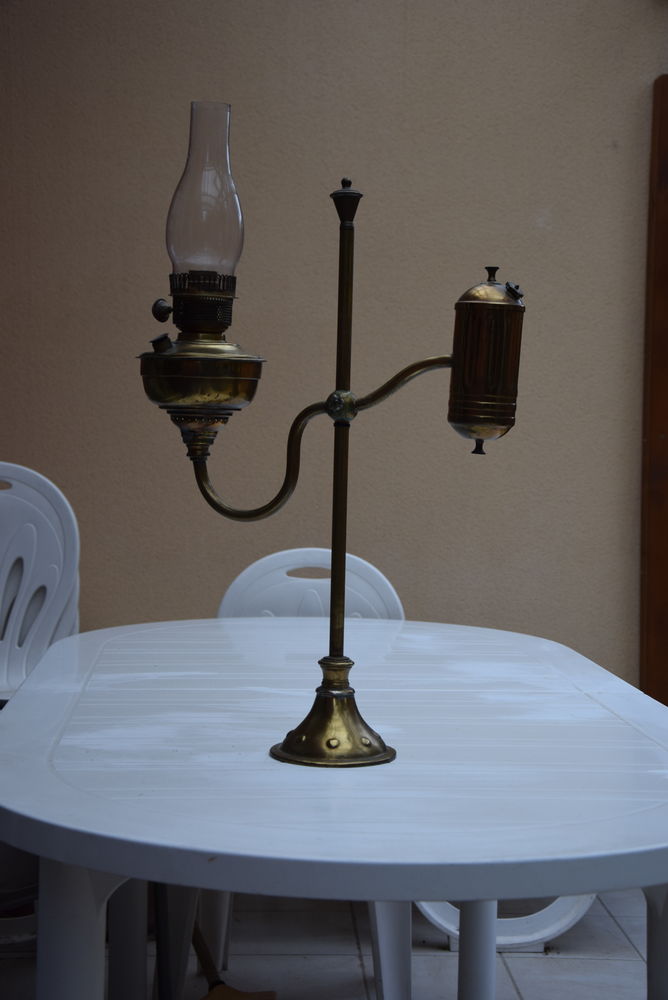 lampe � p�trole ancienne. 120 Saint-Paul-Trois-Ch�teaux (26)