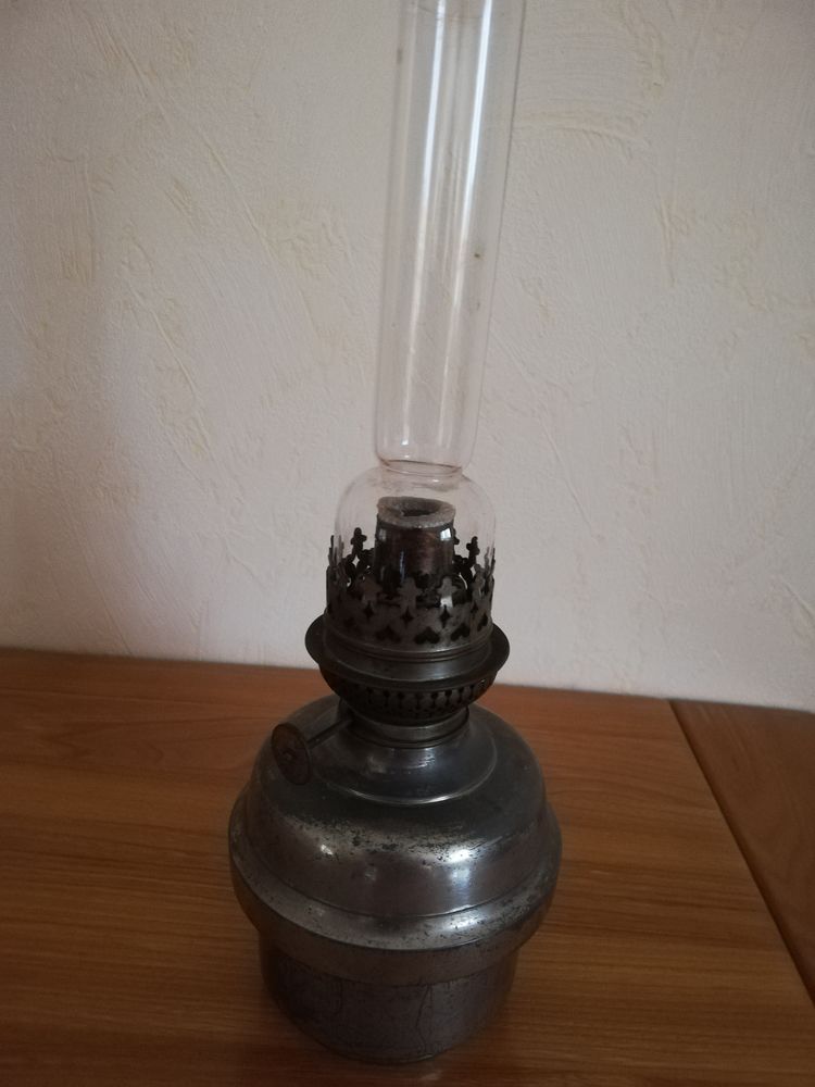 Lampe � p�trole ancienne 30 La Chapelle-Basse-Mer (44)