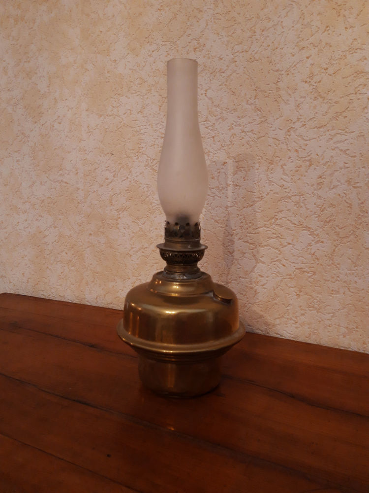 Lampe � p�trole ancienne 20 Morainvilliers (78)
