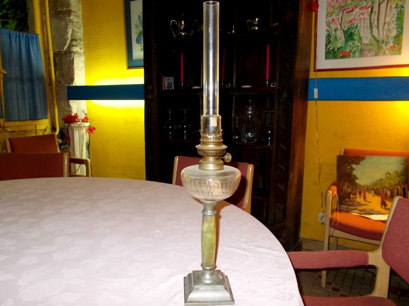 Lampe à pétrole en étain et albâtre hauteur 60cm ' 180 Monflanquin (47)