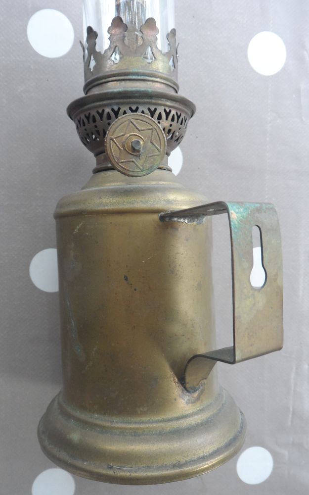 Lampe � p�trole en laiton avec le verre 38,5 Elle fonctionne 25 Castries (34)