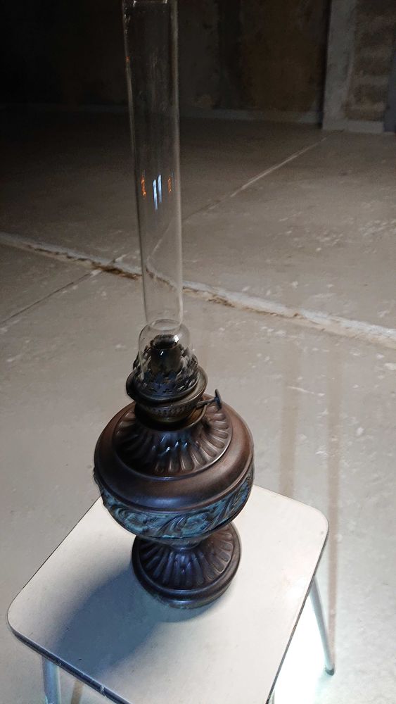 Lampe p�trole vintage. 40 Le Plessis-Tr�vise (94)
