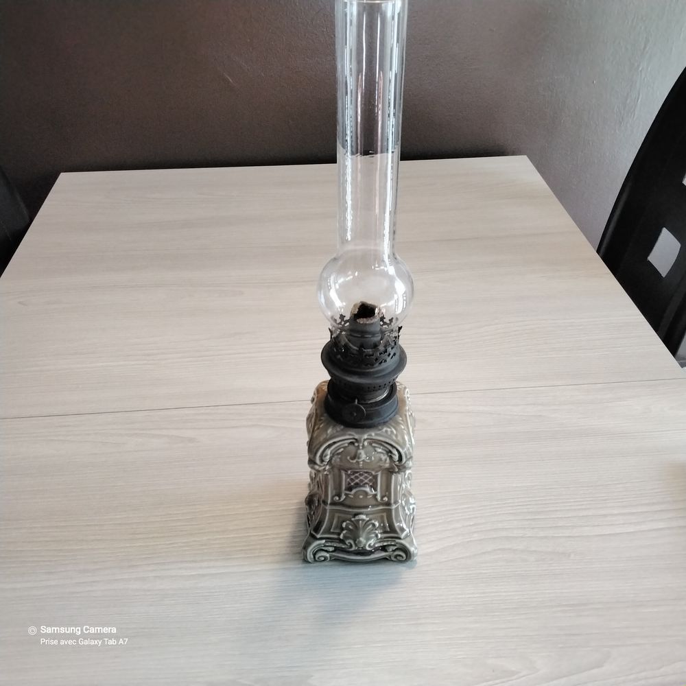 LAMPE A P�TROLE 
15 Saint-Priest (69)